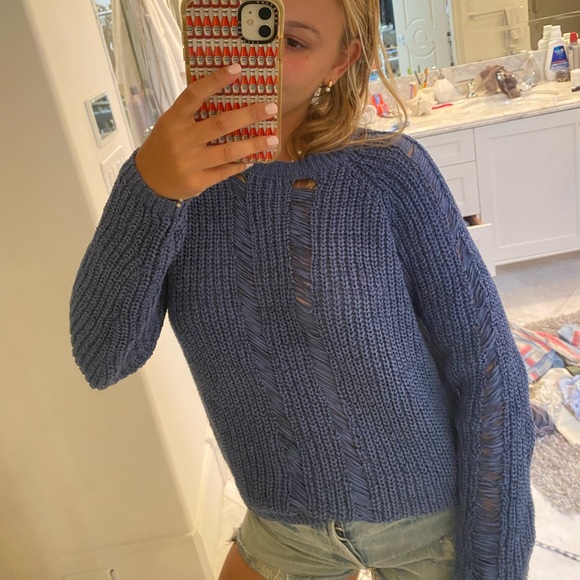 Blue sweater with string pattern - Picture 3 of 4